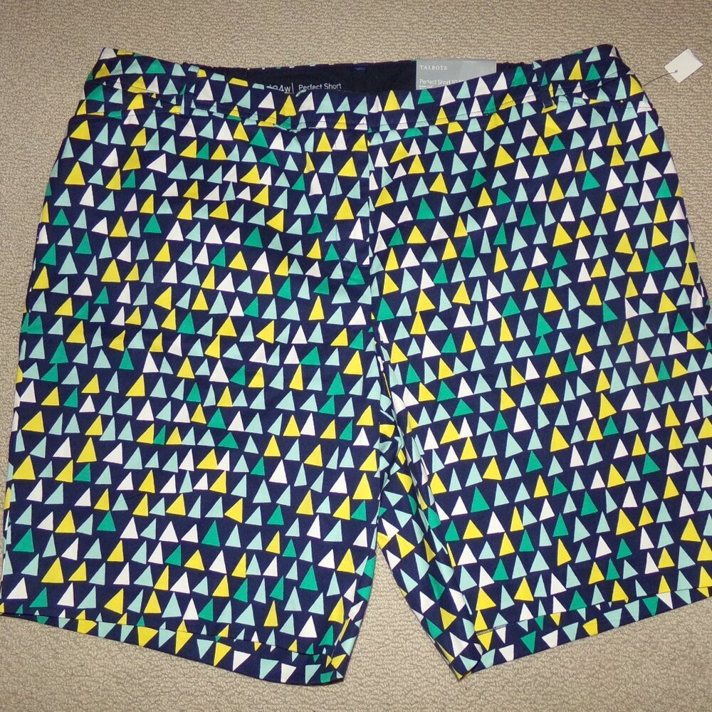 TALBOTS PERFECT SHORTS 10.5” SZ 24W